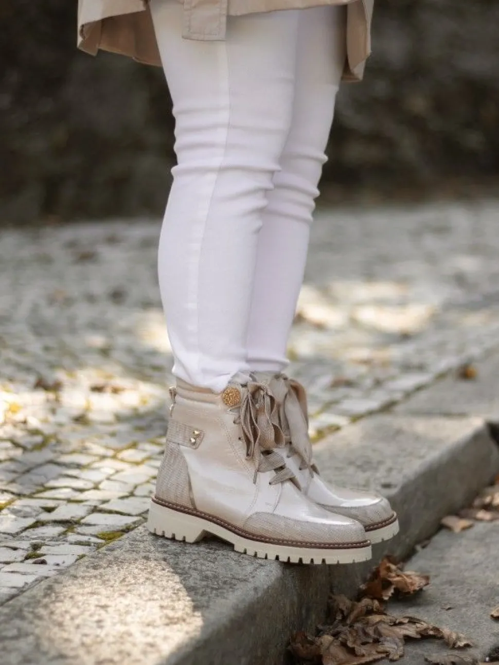 Bota Bege Estilo Militar Feminina Raquel 06