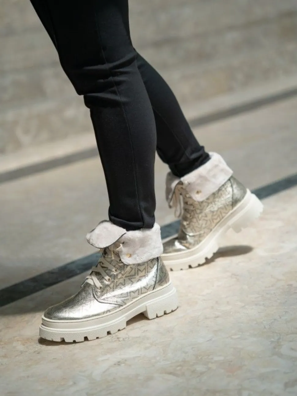 Bota Dourado Com Atacadores Nadia 02