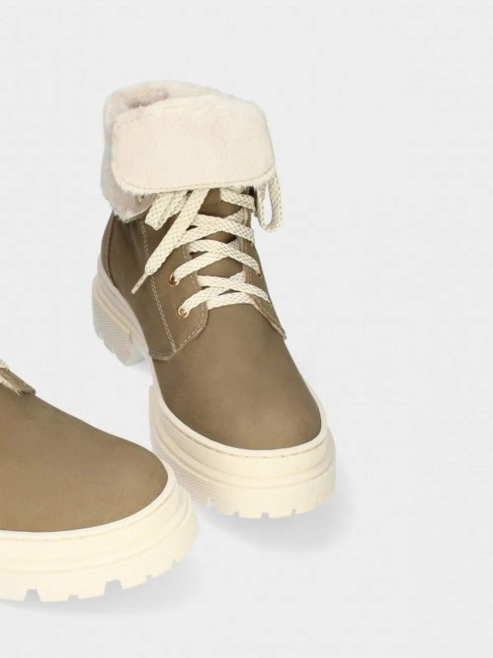 Bota Kaki Com Atacadores Nadia 01