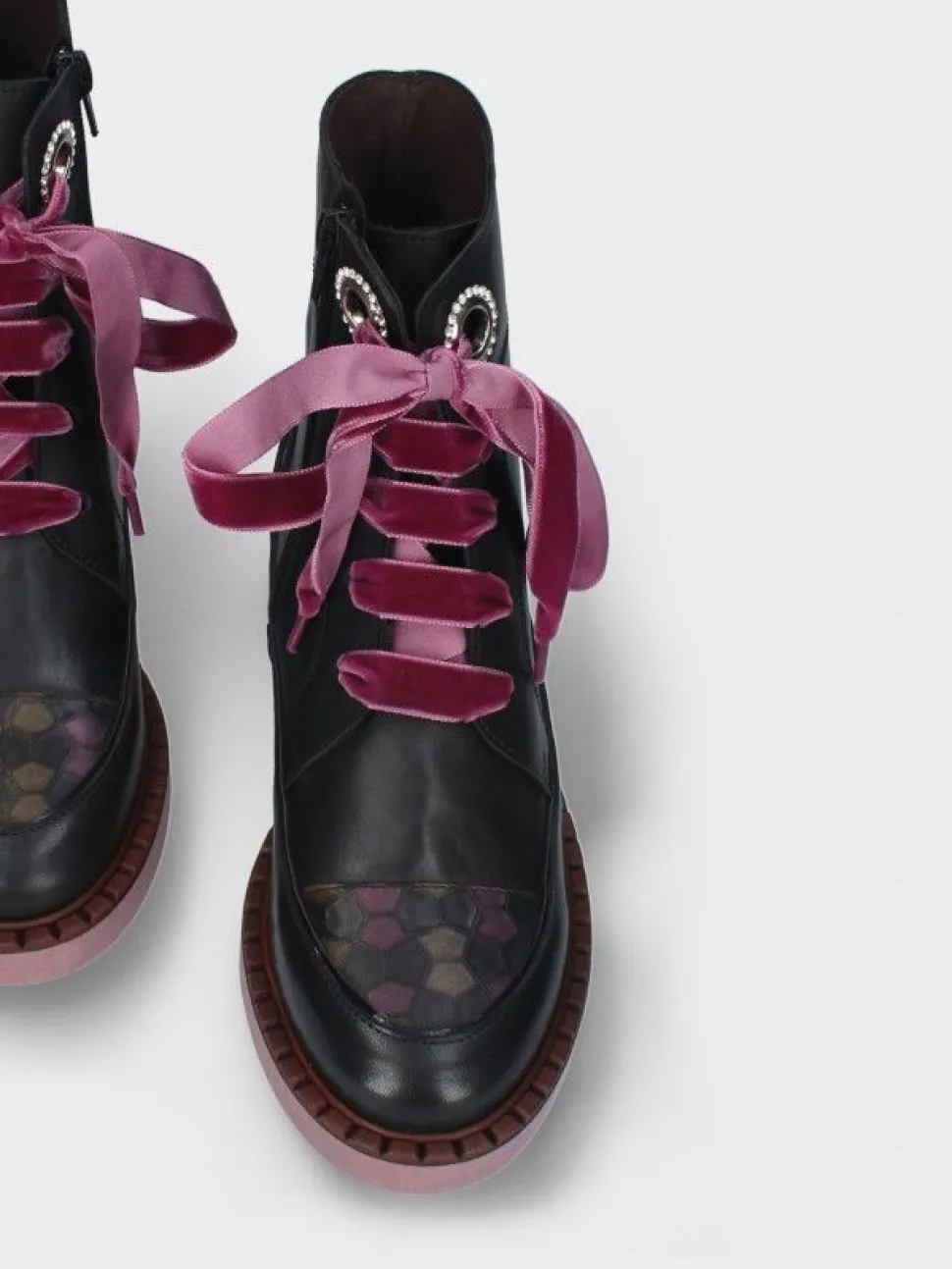 Bota Preto Com Sola Chunky Roberta 03