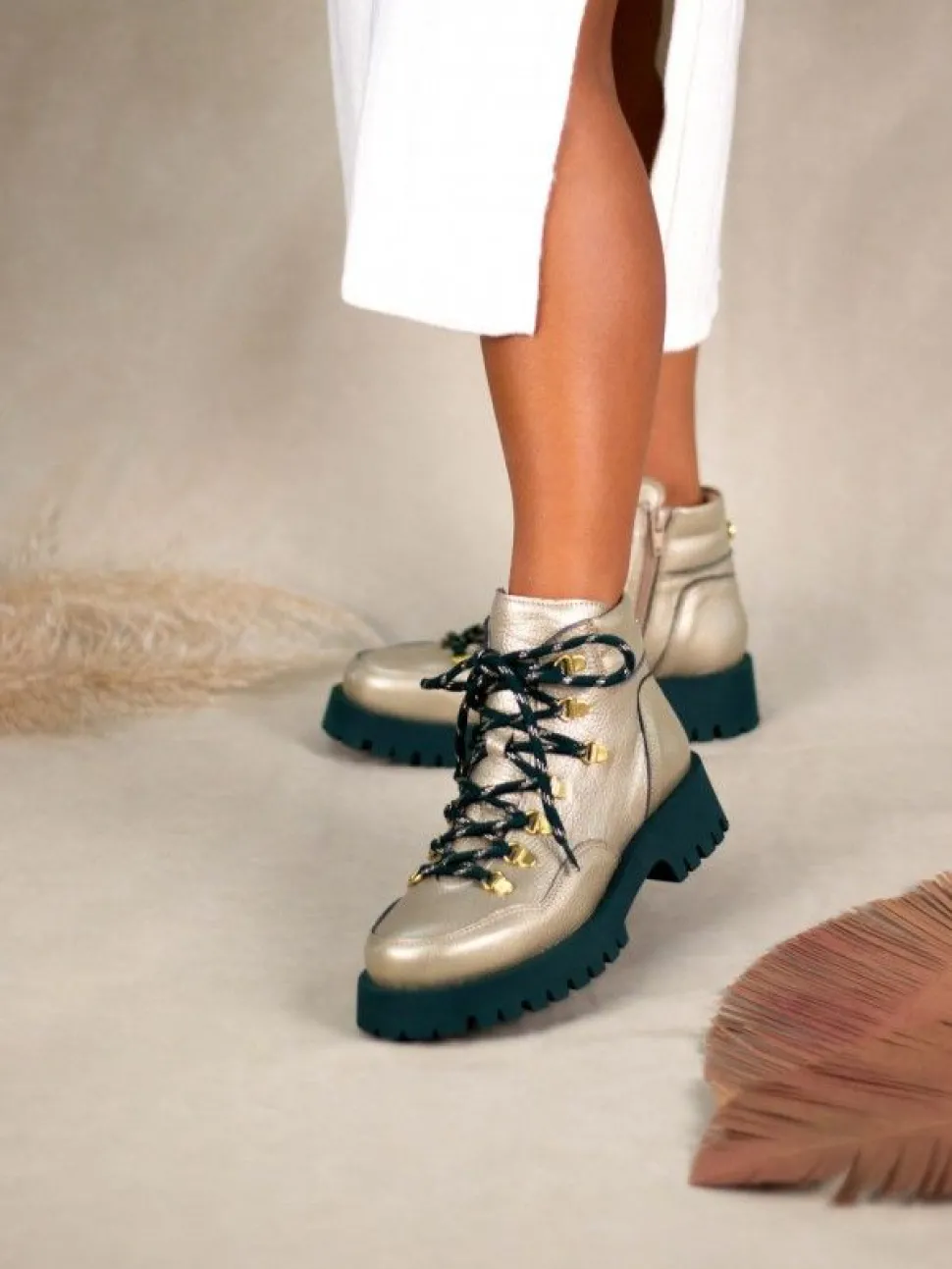 Bota Verde Com Atacadores Para Mulher Nicole 01