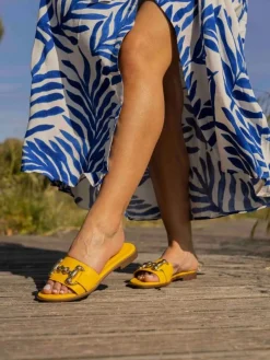 Chinelo Amarelo Raso Para Mulher Luca 09