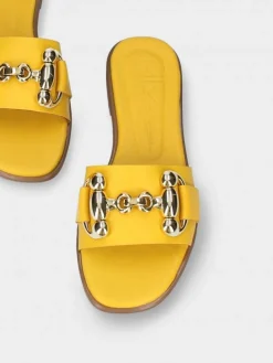 Chinelo Amarelo Raso Para Mulher Luca 09