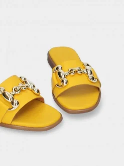 Chinelo Amarelo Raso Para Mulher Luca 09