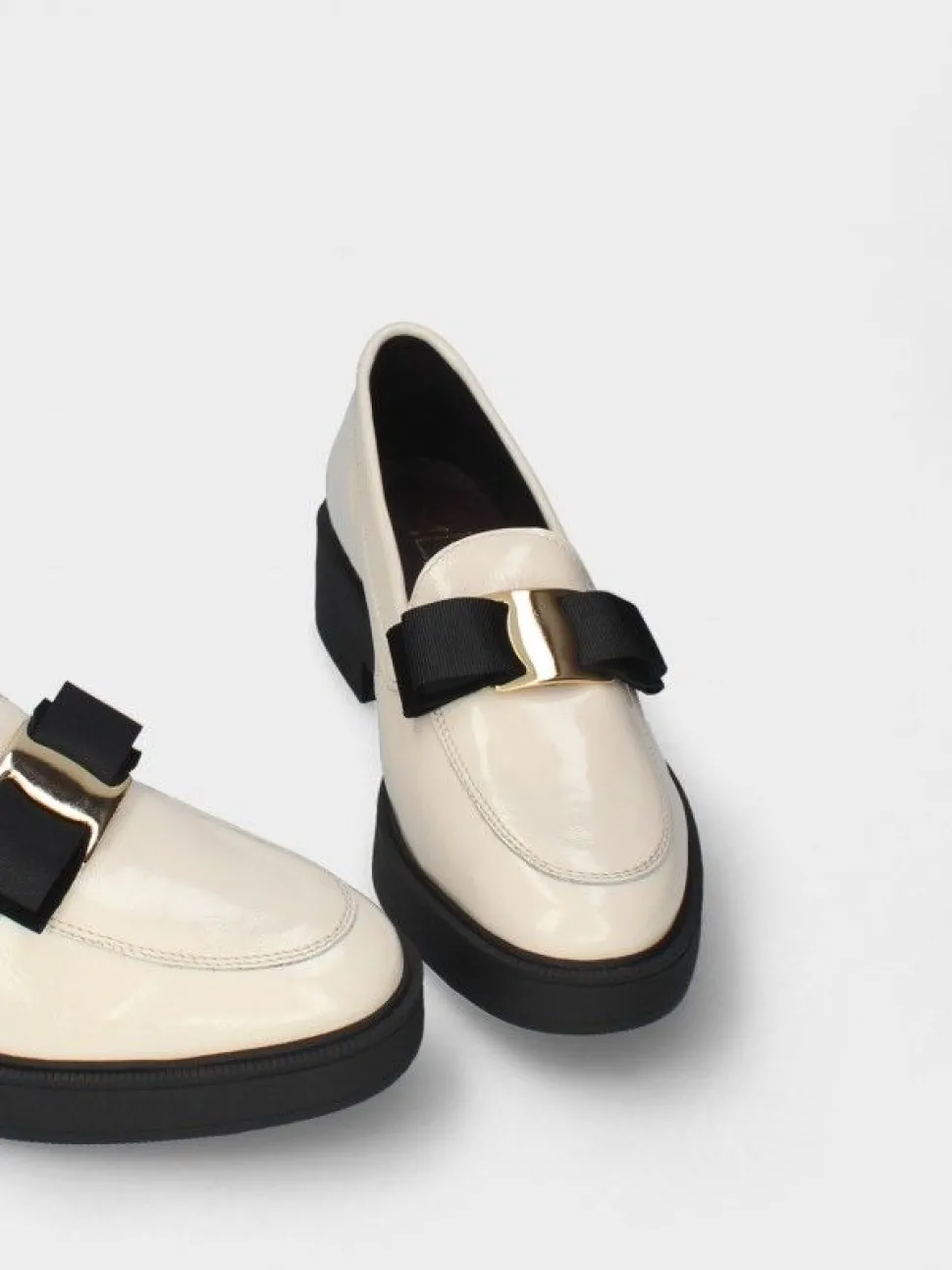 Mocassim Bege Com Plataforma Raquel 16