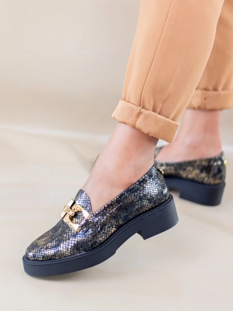 Mocassim Preto Com Plataforma Raquel 31