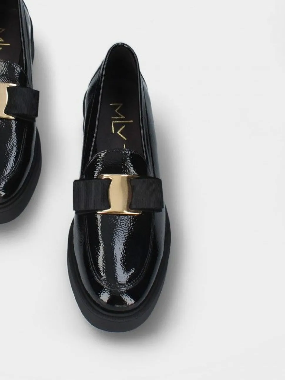 Mocassim Preto Com Plataforma Raquel 16