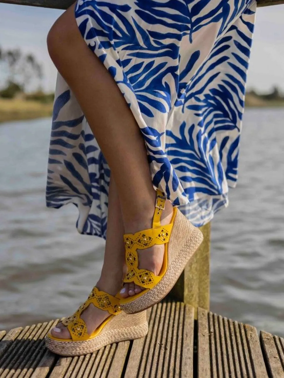 Sandalia Amarelas De Cunha Alta Para Mulher Paula 02