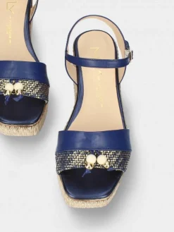 Sandalia Azul Com Cunha Para Mulher Debora 09