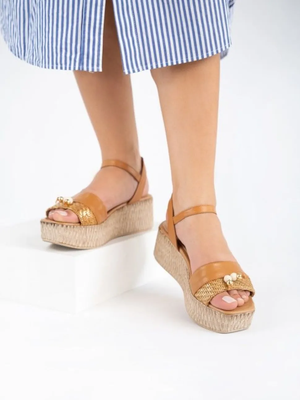 Sandalia Camel Com Cunha Para Mulher Debora 09