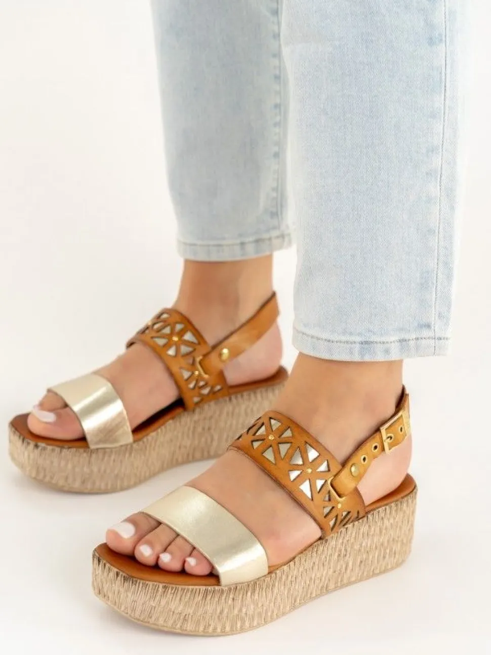 Sandalia Camel Com Cunha Para Mulher Debora 07