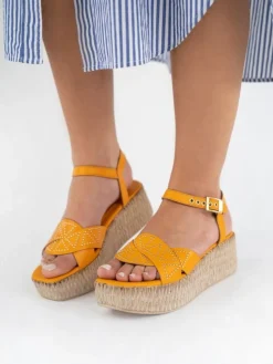 Sandalia Laranja Com Cunha Para Mulher Debora 10