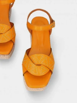 Sandalia Laranja Com Cunha Para Mulher Debora 10