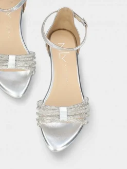 Sandalia Prata Salto Raso Para Mulher Cassia 05