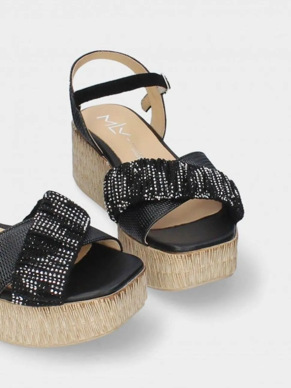 Sandalia Preto Com Cunha Para Mulher Debora 01