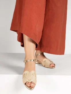 Sandalia Salto Raso Dourada Para Mulher Cassia 06