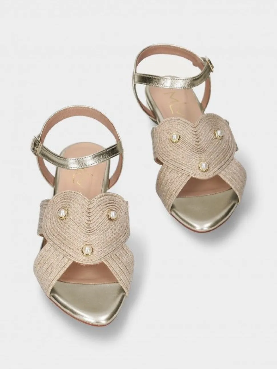 Sandalia Salto Raso Dourada Para Mulher Cassia 06