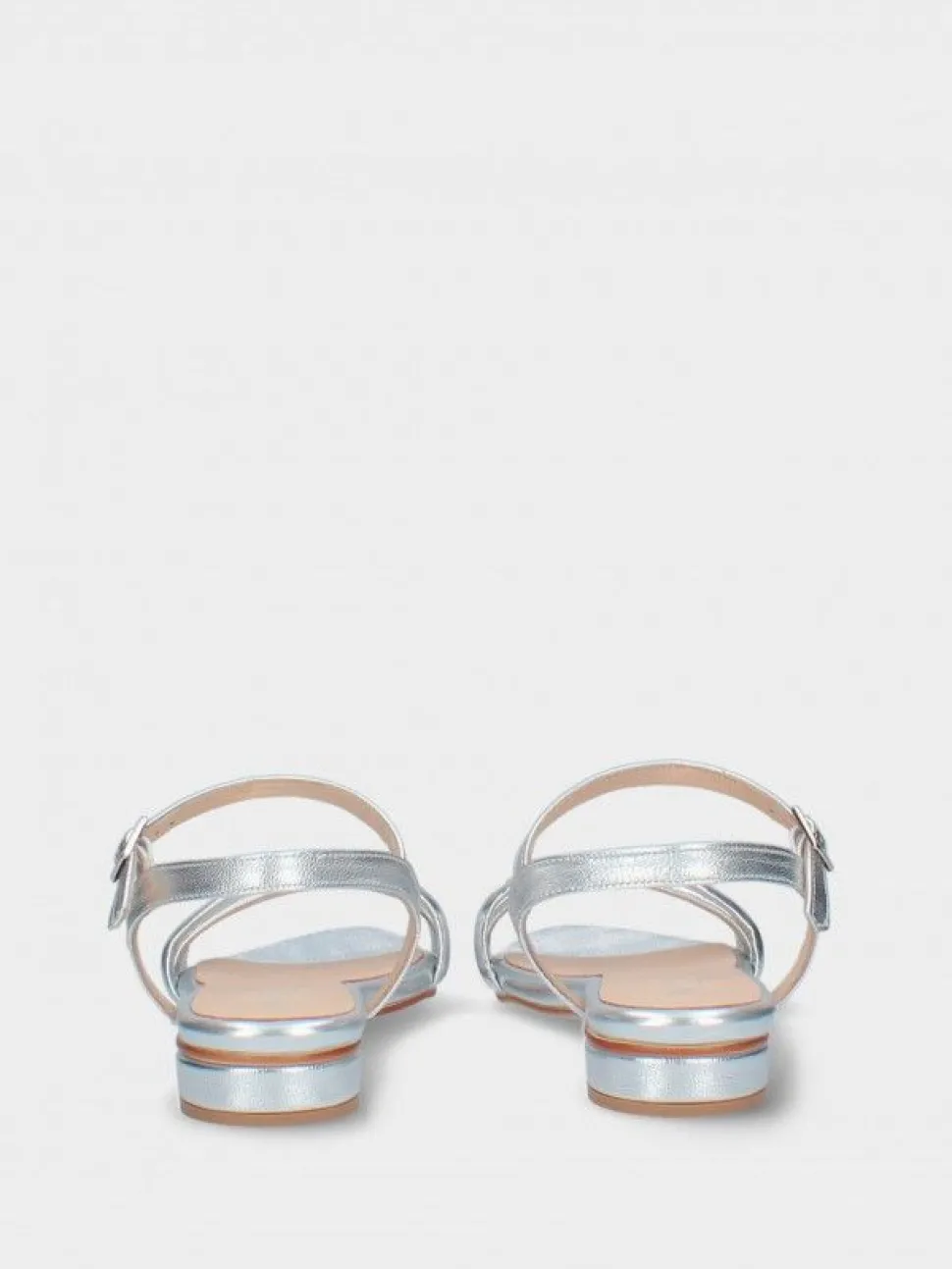 Sandálias Prateadas Salto Raso Para Mulher Cassia 08