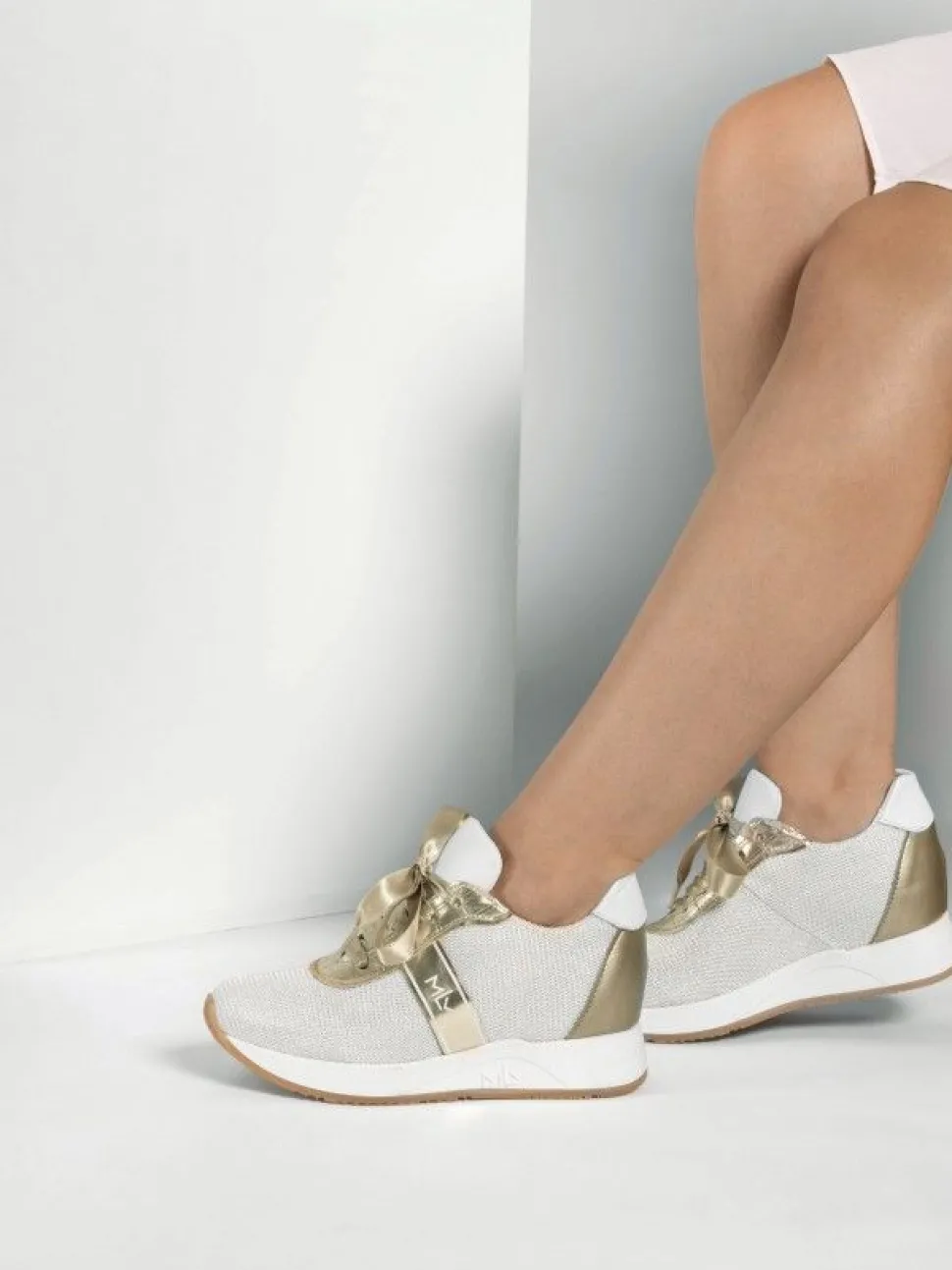 Sapatilha Branco Com Cunha Interior Para Senhora Alice 26