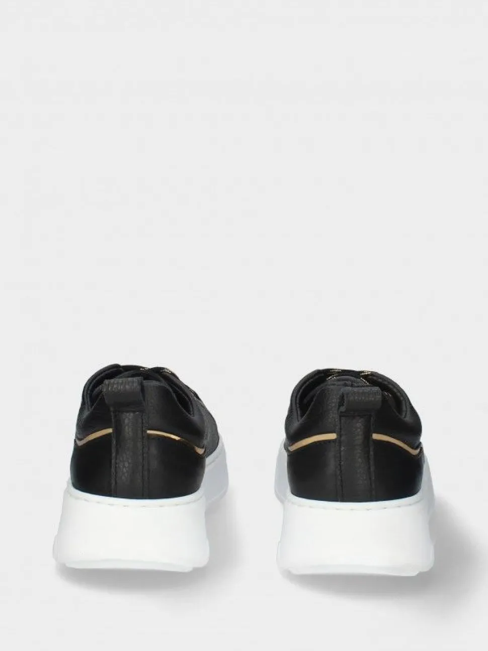 Sapatilha Em Pele Preta Anita 02