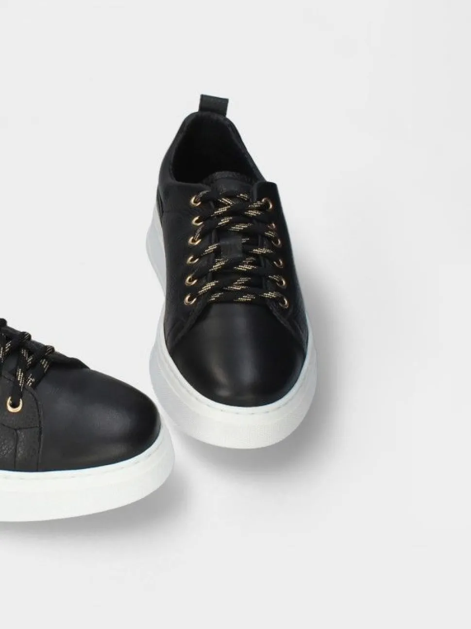 Sapatilha Em Pele Preta Anita 02