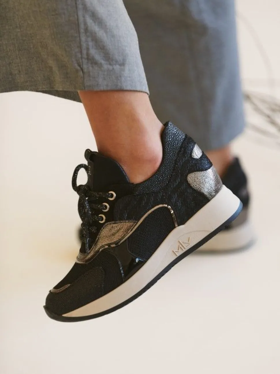 Sapatilha Preta Com Cunha Interior Para Mulher Alice 21