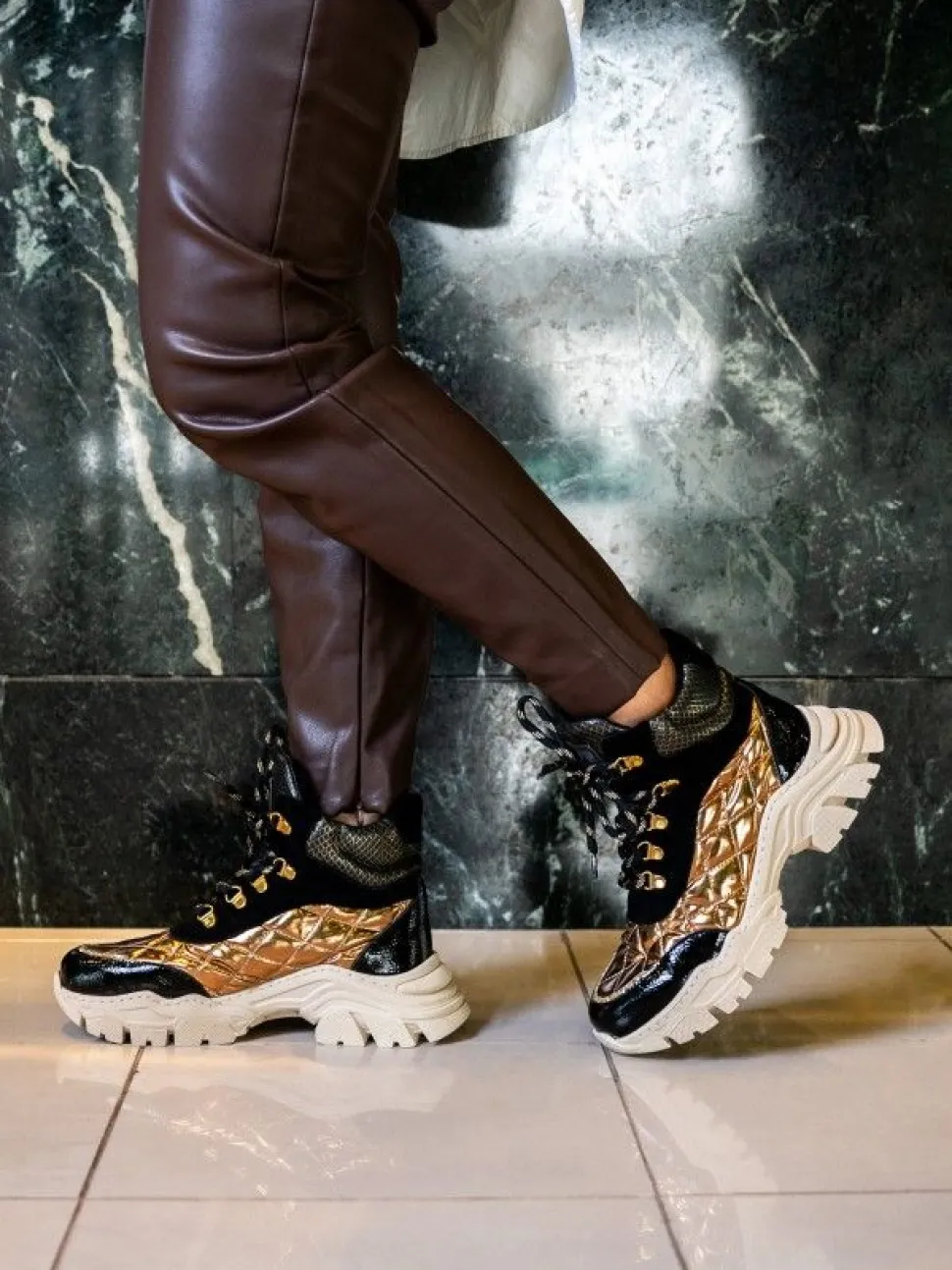 Sapatilha Preta High Top Stella 15