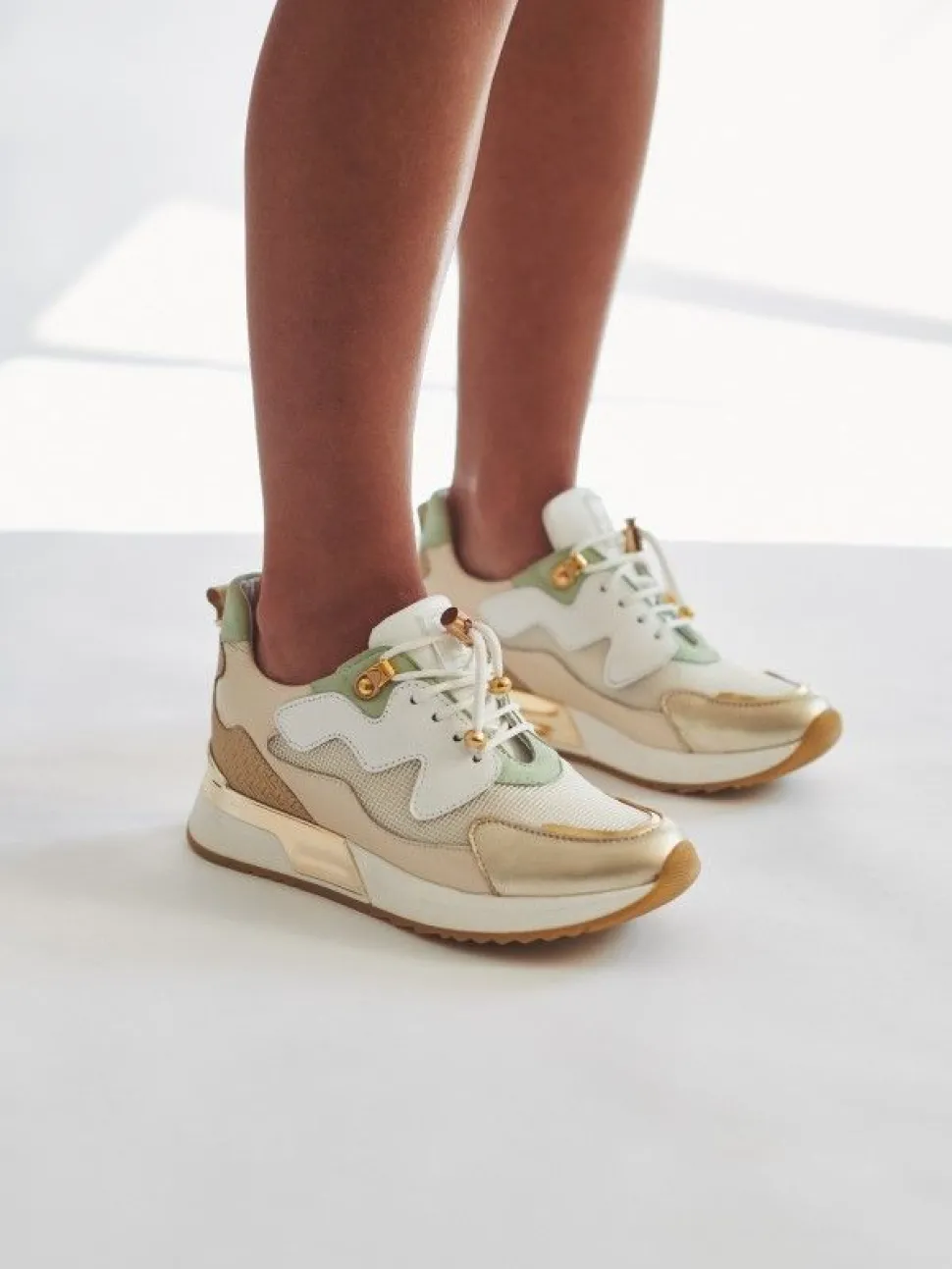 Sapatilhas Para Mulher Beges Aurora01