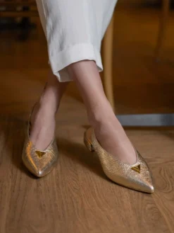 Sapato Salto Raso Dourado Lea 65