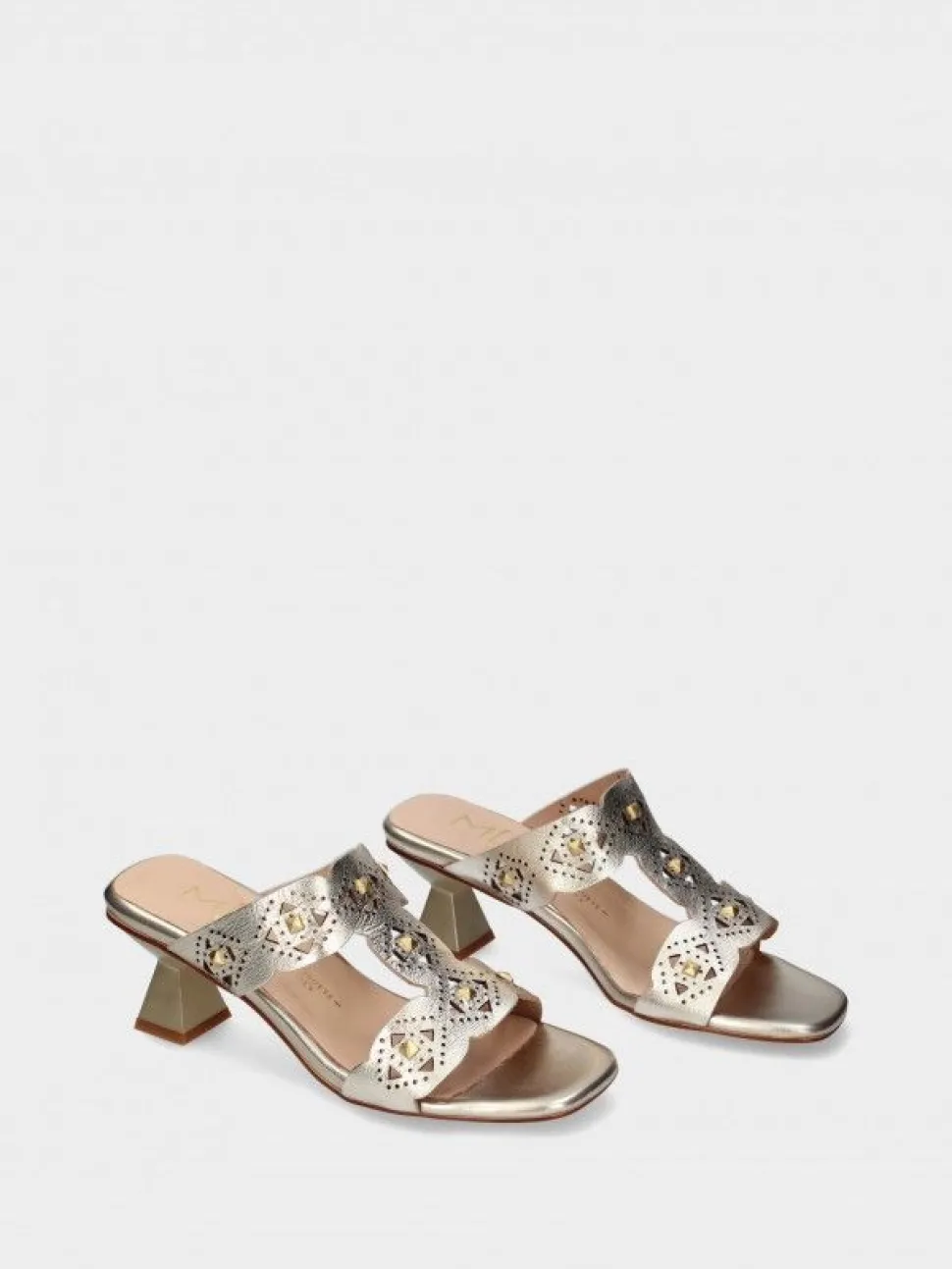 Soca Com Salto Dourada Margarida 04