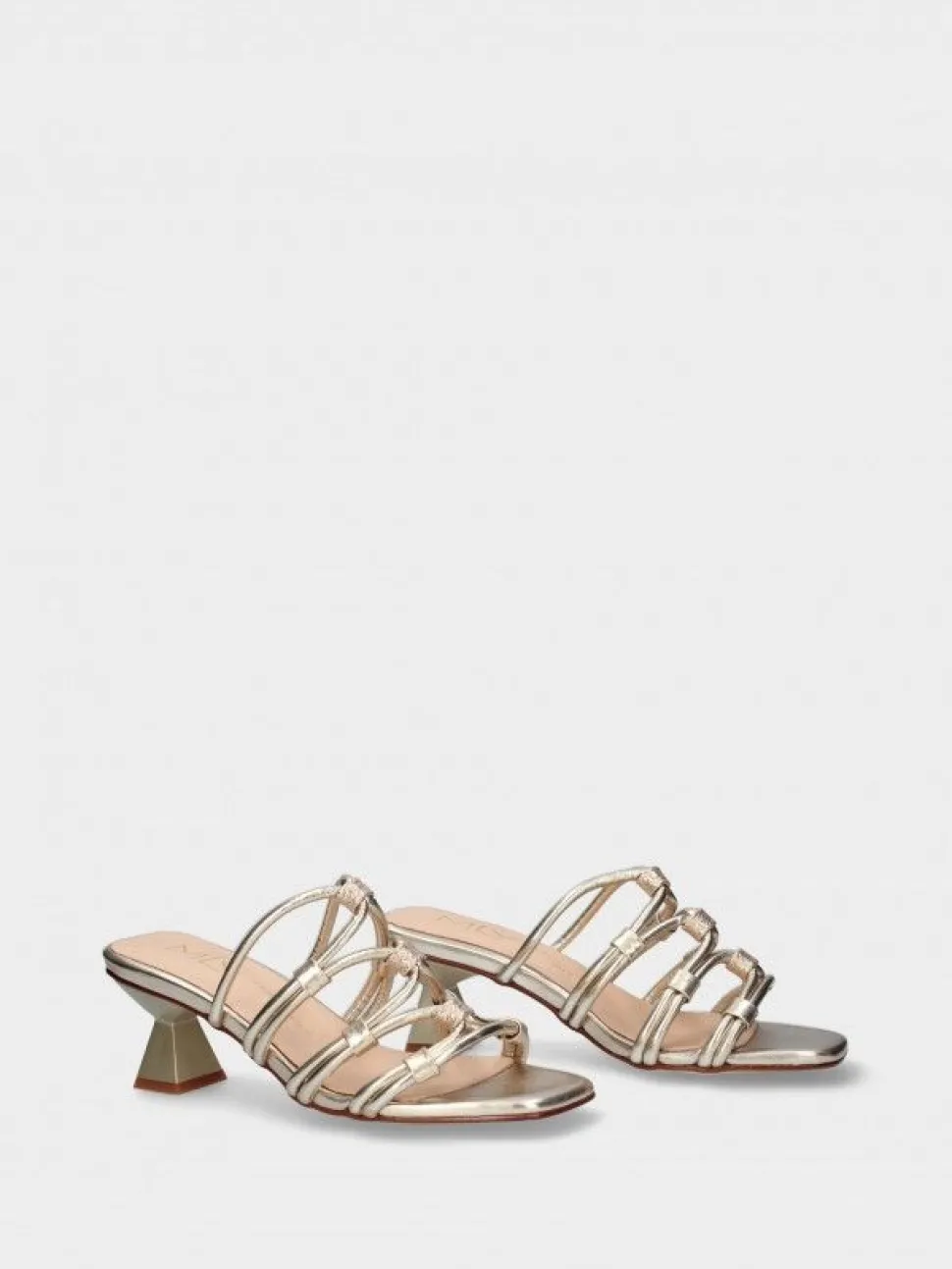 Soca Dourada Com Salto Para Mulher Margarida 01